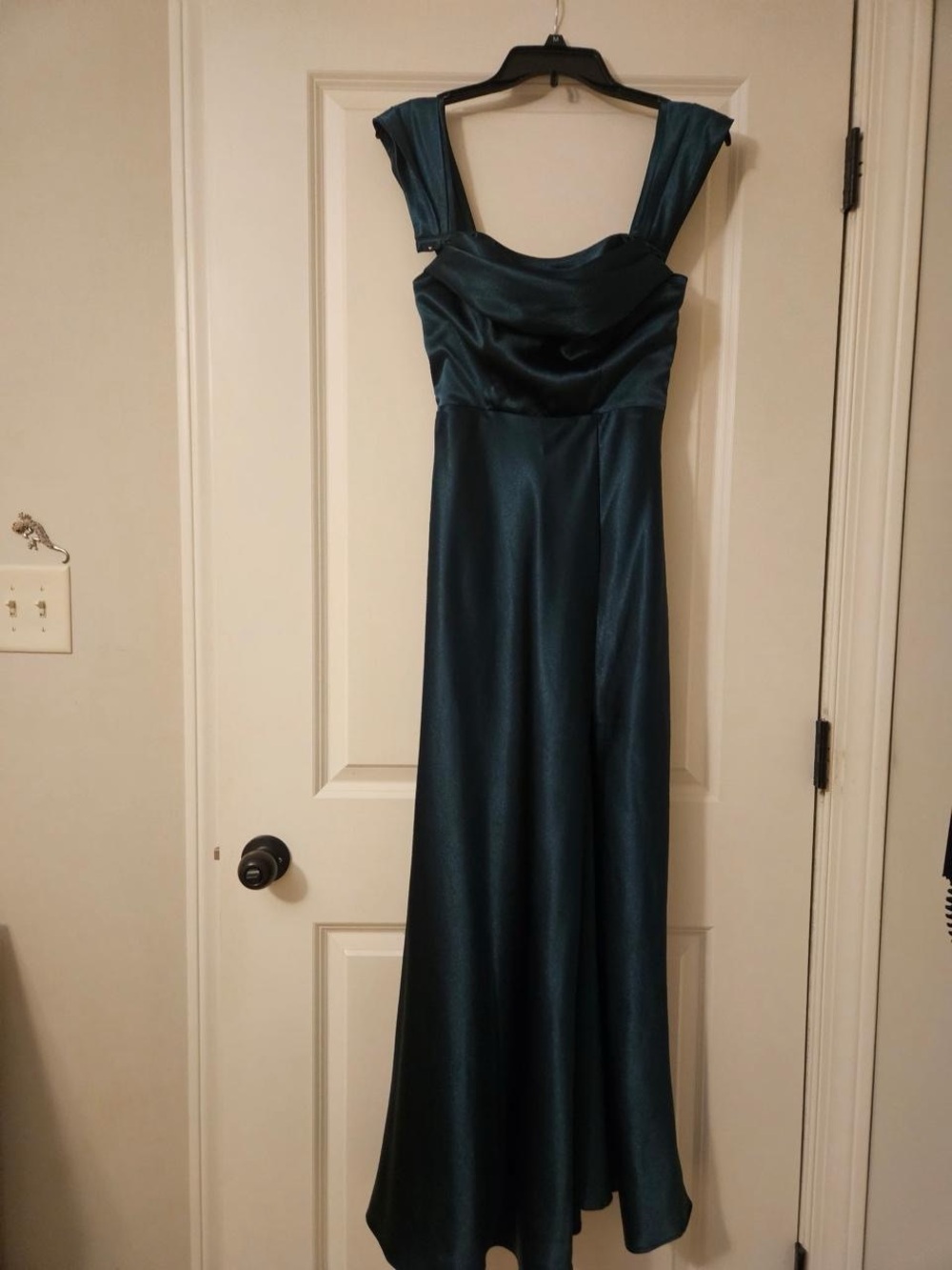 Elegant Emerald Green Satin Evening Gown -